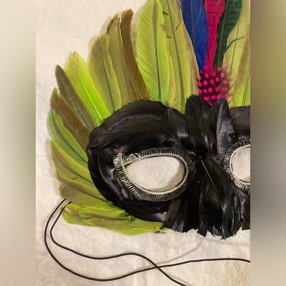 NWT Feather Mask Mardi Gras Masquerade, COSTUME Party Mask GREEN & BLACK - Picture 4 of 5